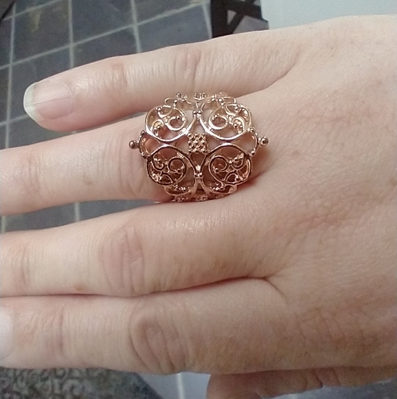 4 Gorgeous Stretch Rings! R9 - Picture 6 of 9